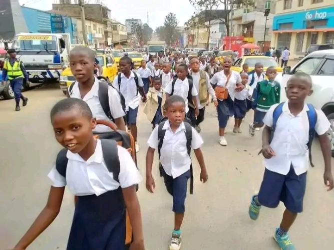  RDC: La grève des enseignants levée par le SYECO:  Les professionnels des craies sont appelés au travail dès ce lundi 21 Octobre.  