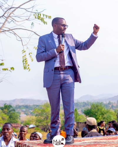  Sud-Kivu : le Député Provincial BISIMWA SINDERI Théophile plaide pour une assistance en eau potable à la population de Kahwizi